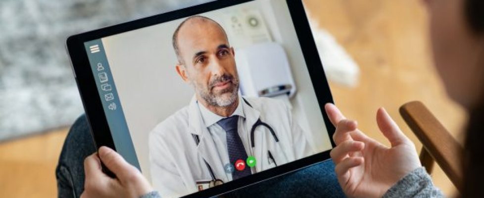 As COVID-19 cases swell, US extends telehealth to acute care
